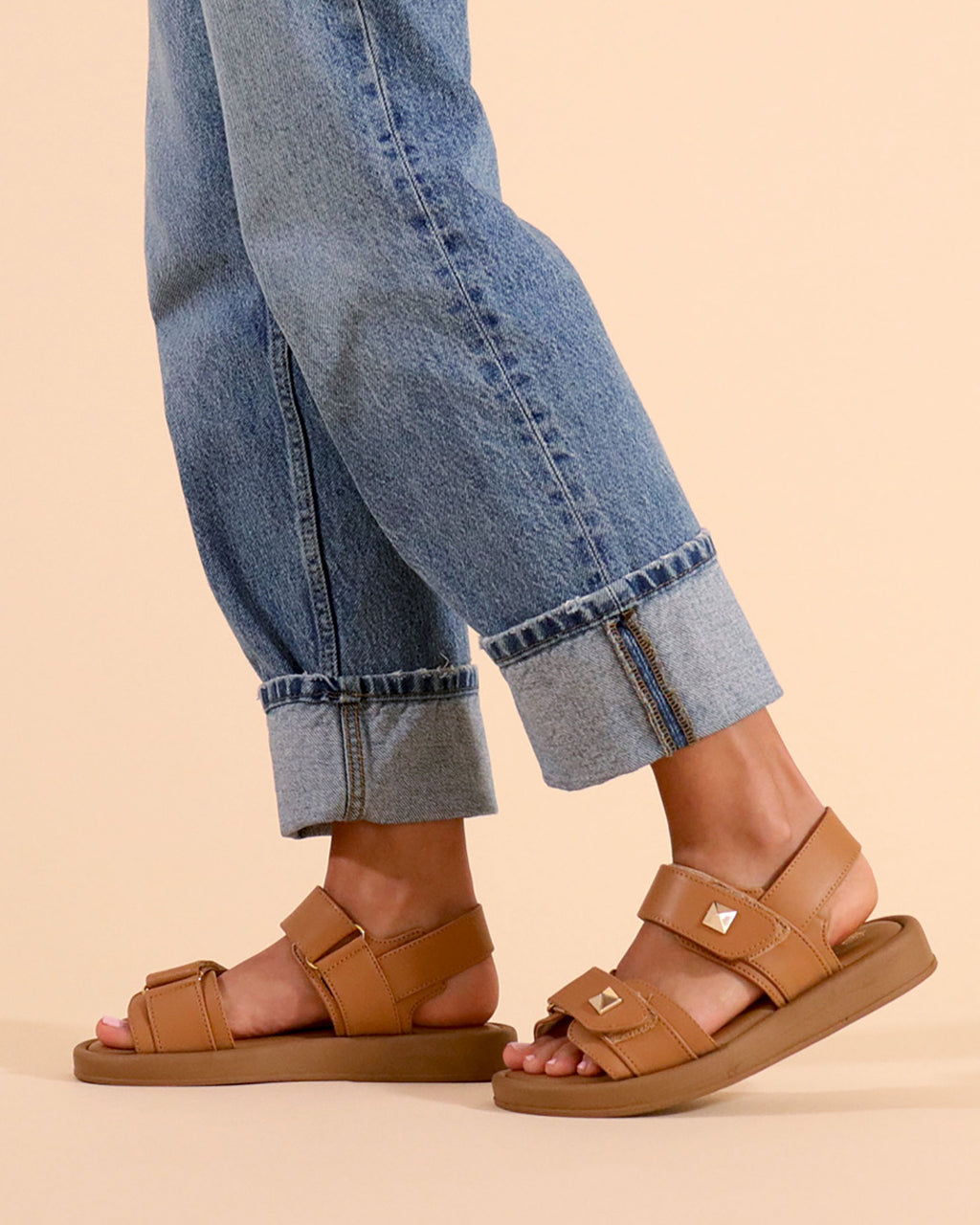 Sandalia de Mujer 4825 Davina Camel con Velcro