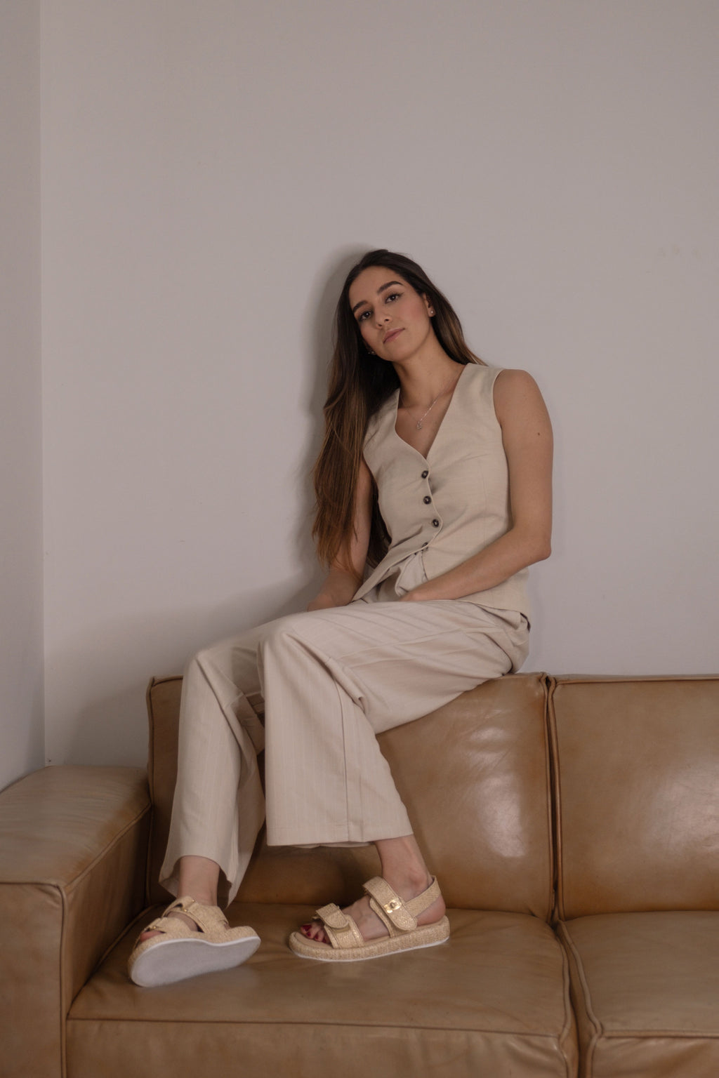 Sandalia de Mujer 4827 Davina Beige Yute Con Velcro