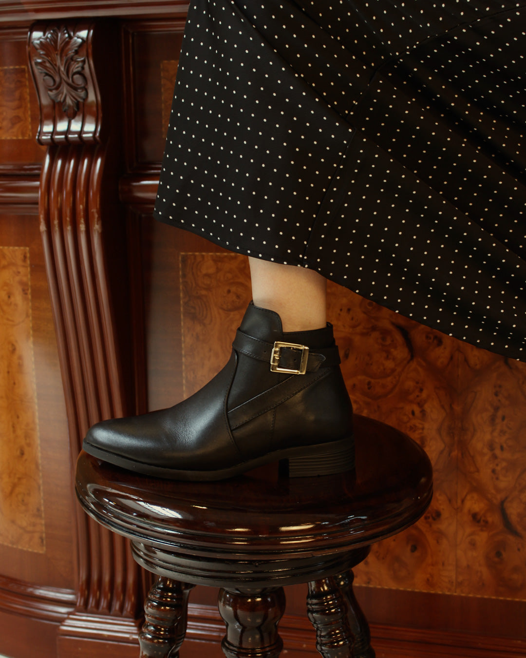 Bota Corta de Mujer 74130 Davina Piel Negra con Hebilla