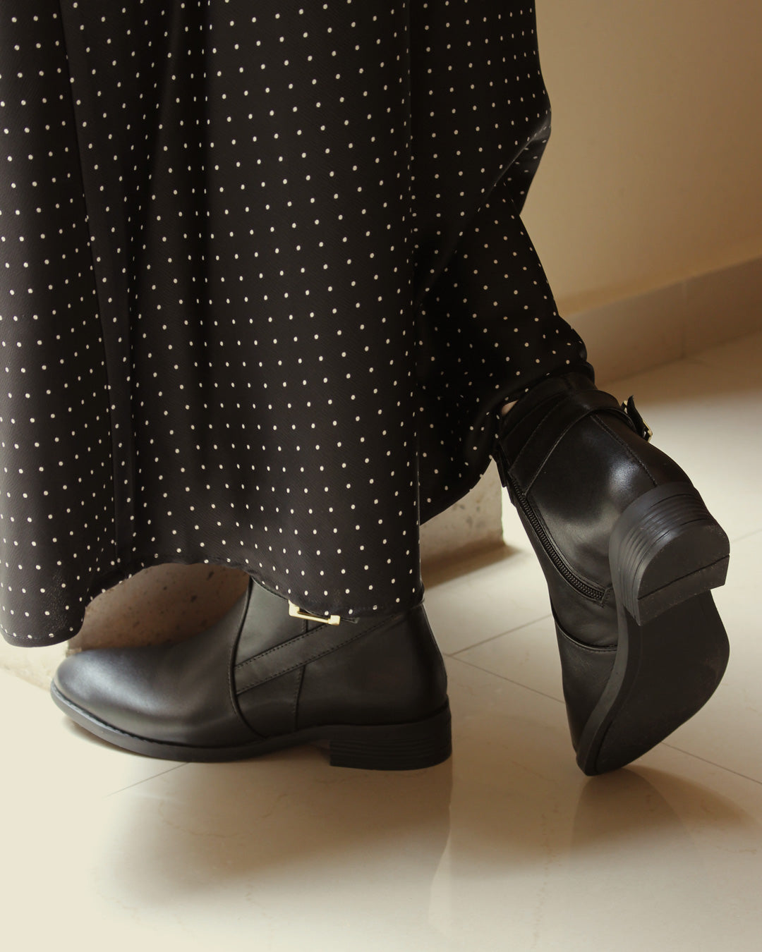 Bota Corta de Mujer 74130 Davina Piel Negra con Hebilla
