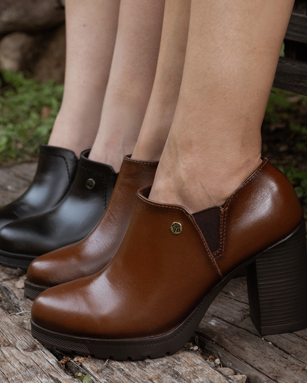 Bota de Mujer 90000 Davina Piel Shedrón con Tacón
