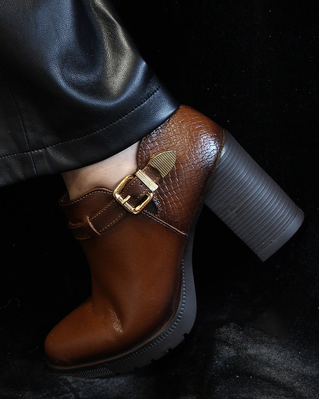 Bota de Mujer 90004 Davina Piel Café con Tacón