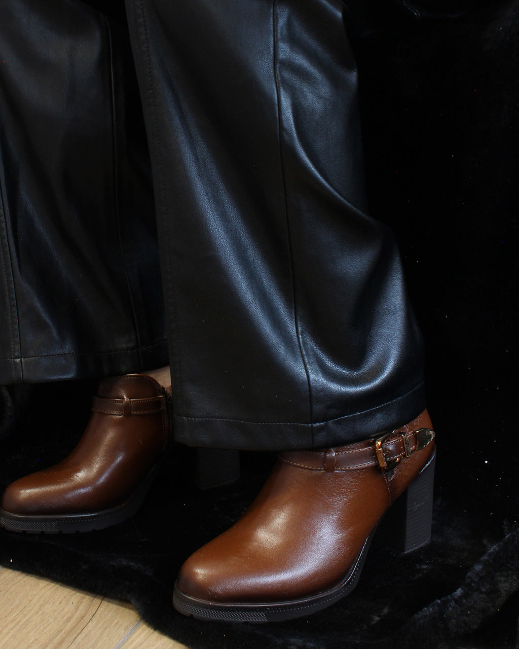 Bota de Mujer 90004 Davina Piel Café con Tacón