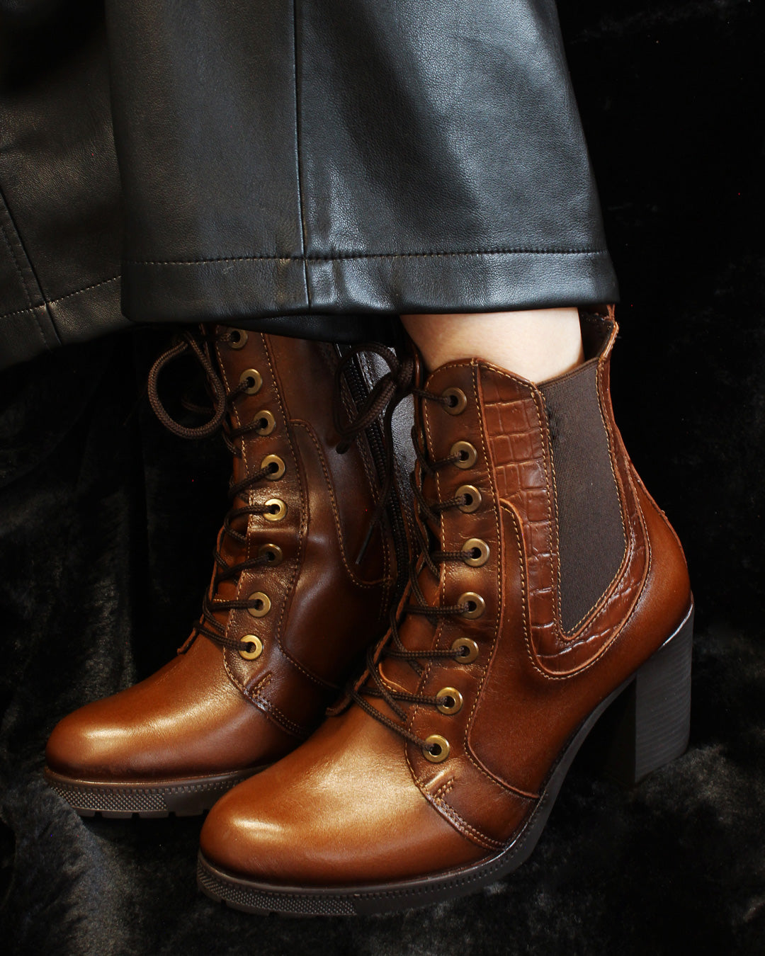 Bota de Mujer 90420 Davina Piel Maple con Cintas