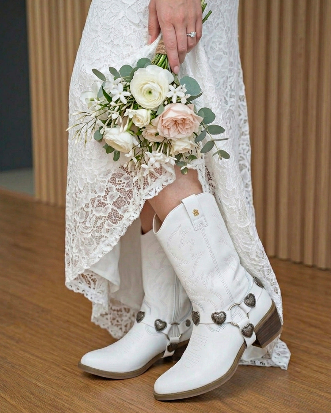 Bota Vaquera Mujer 96395 Piel Blanca Corazones