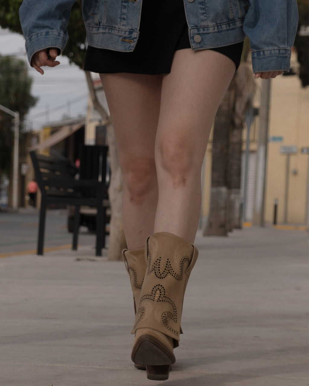 Bota Vaquera Mujer 96421 Gamuza Arena Faldón