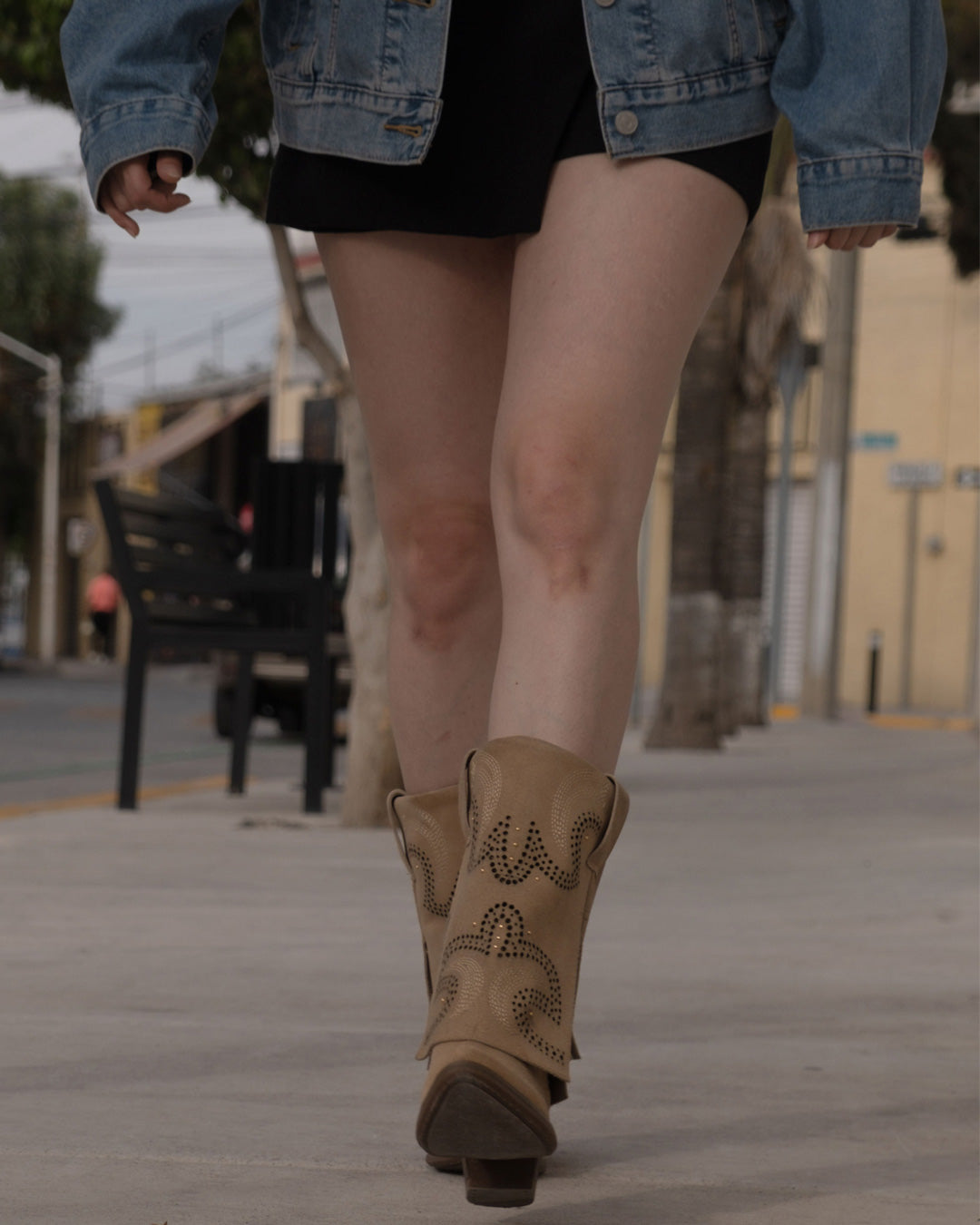 Bota Vaquera Mujer 96421 Gamuza Arena Faldón