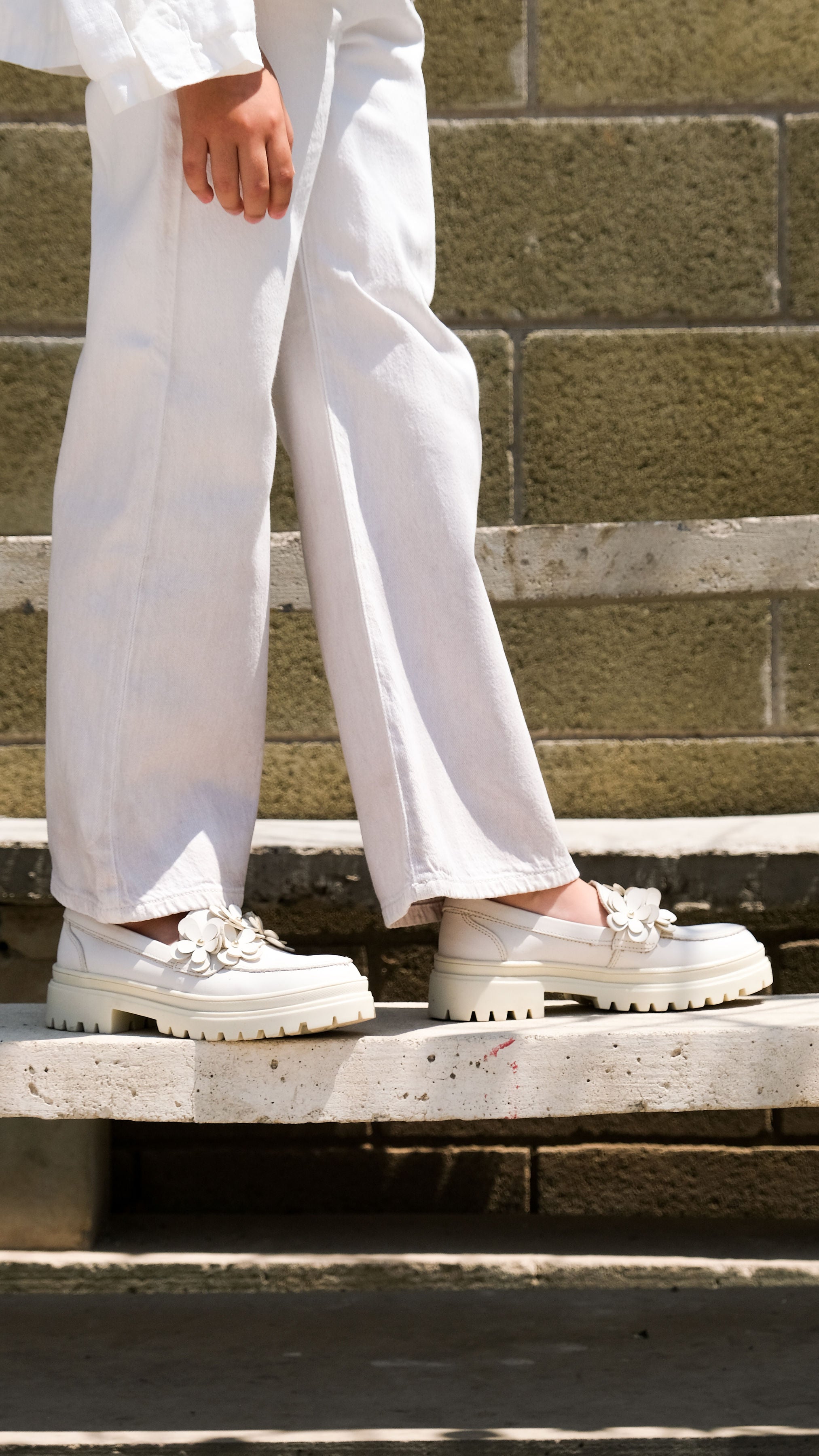 Mocasín de Mujer 9978 Piel Marfil con Flores