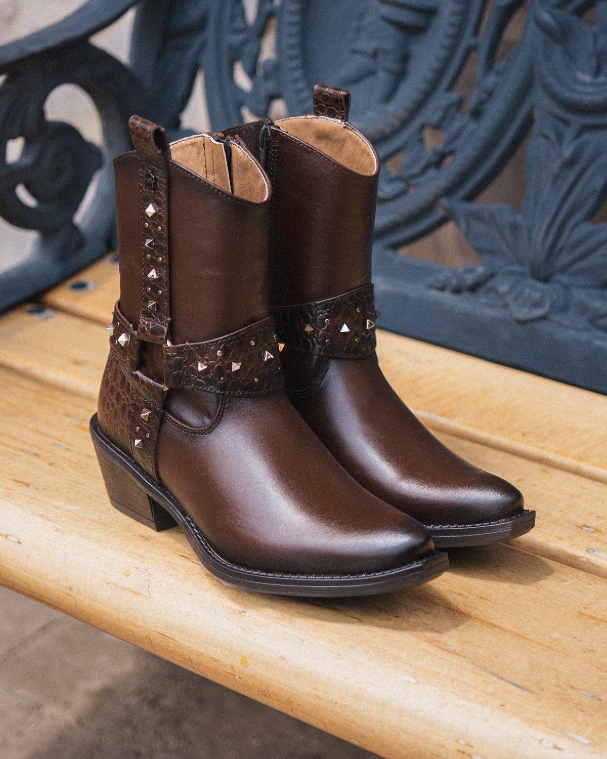 Bota Vaquera Mujer 96101 Paola Piel Brandy con estoperoles
