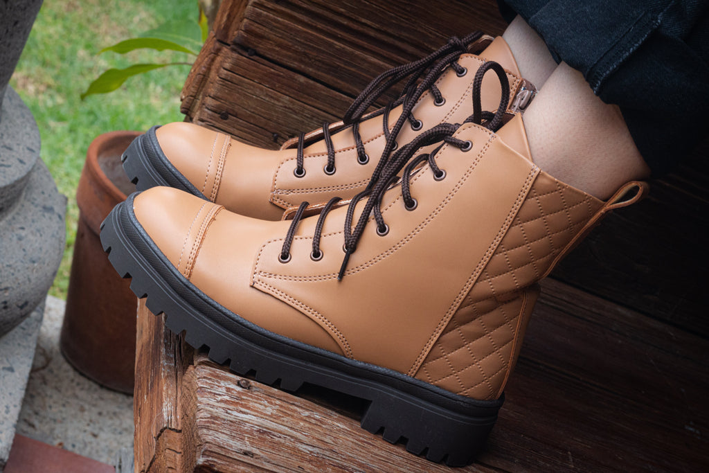 Bota Mujer 72011 Davina Camel con Cintas