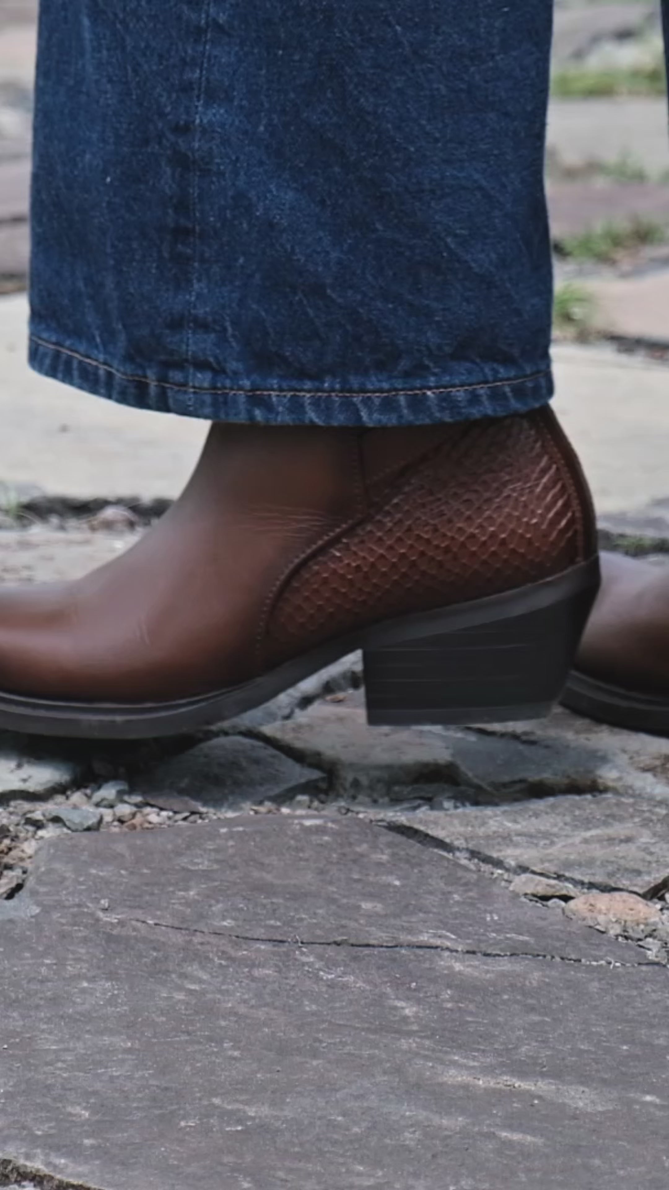 Bota Vaquera Corta 97001 Davina Piel Shedrón