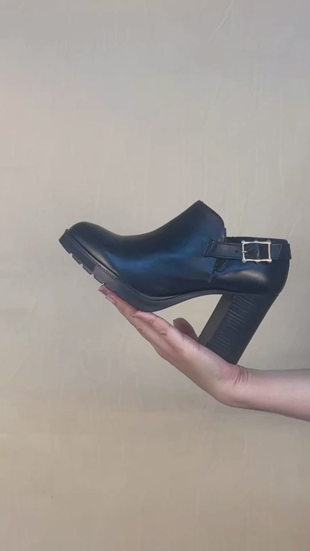 Bota de Mujer 90002 Piel Davina Negro con Tacón