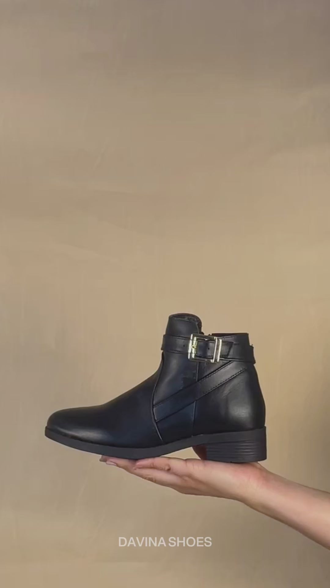Bota Corta de Mujer 74130 Davina Piel Negra con Hebilla