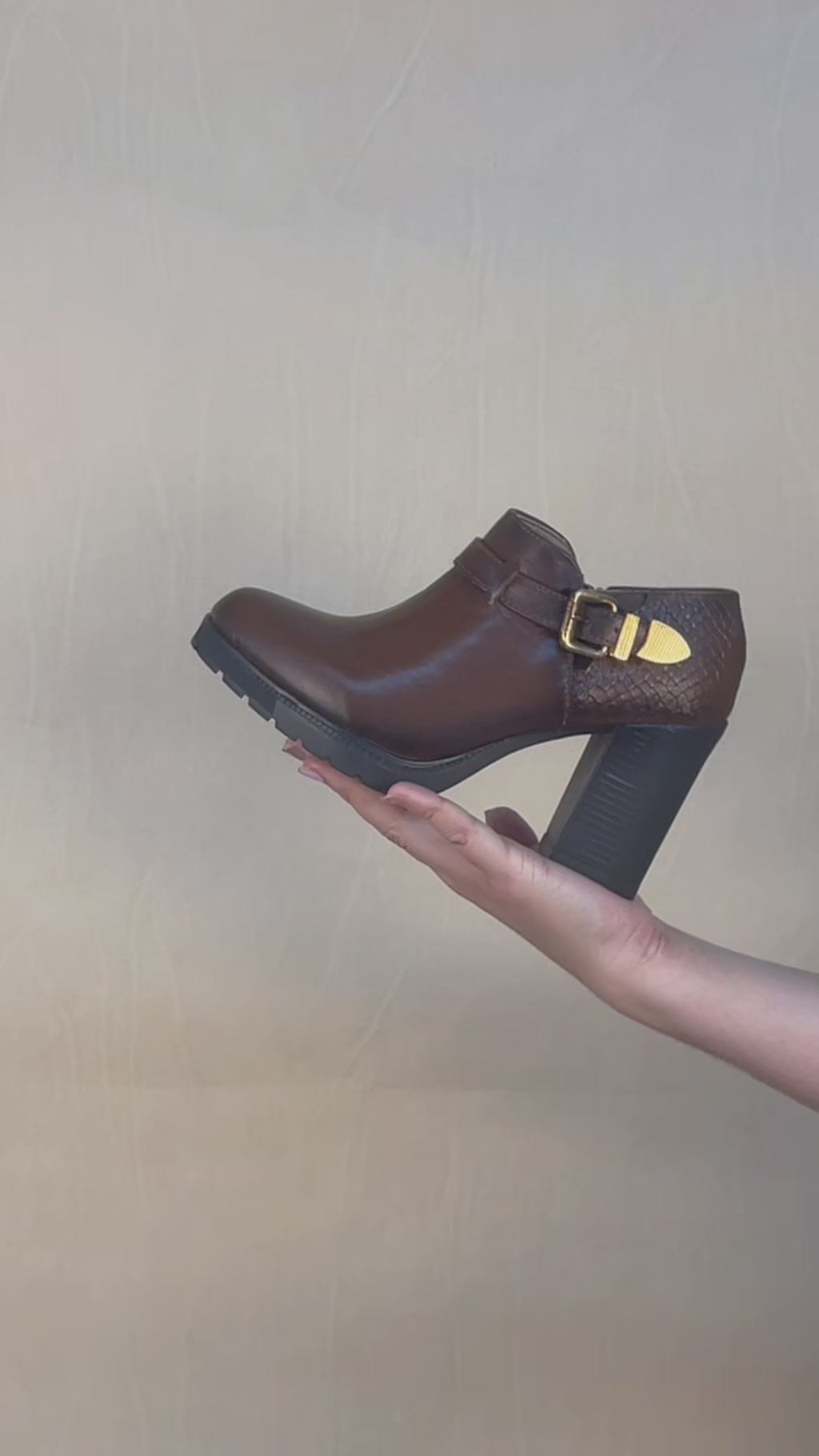 Bota de Mujer 90004 Davina Piel Café con Tacón