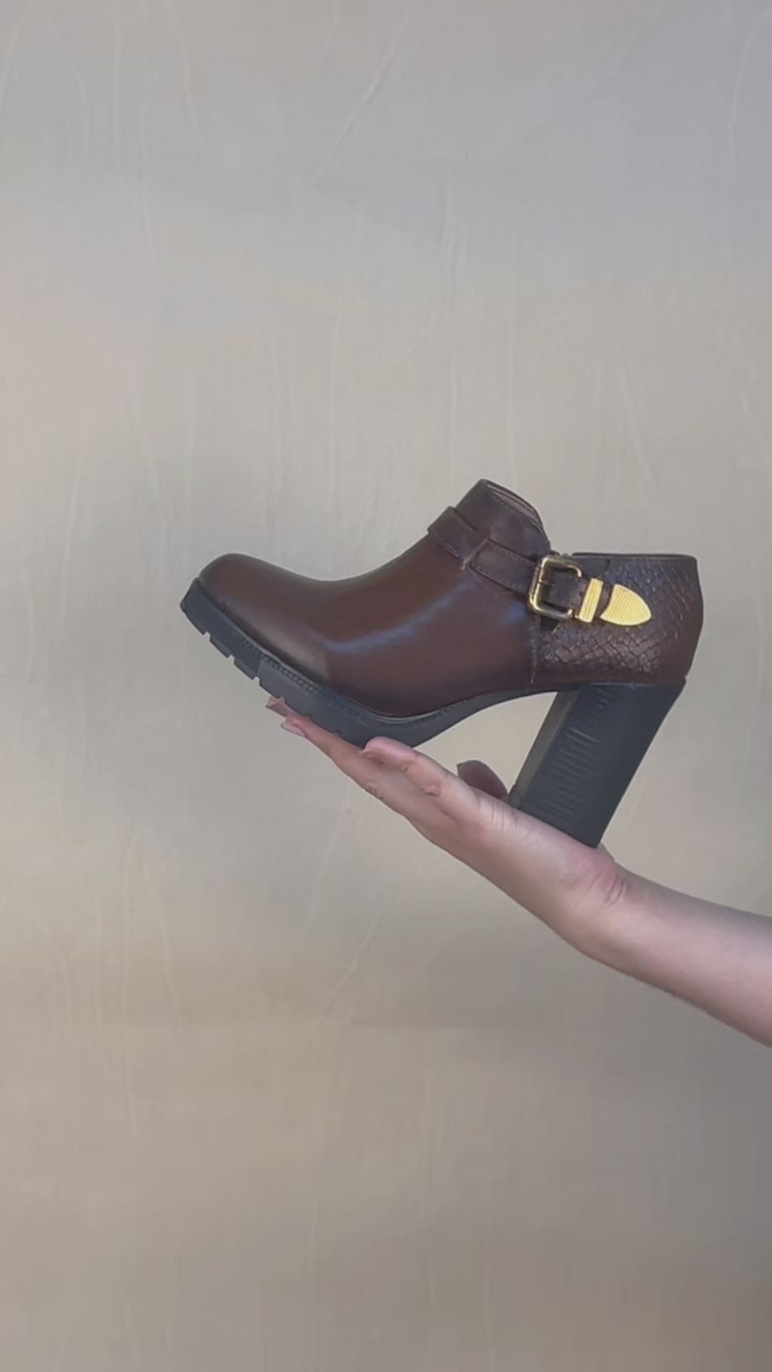 Bota de Mujer 90004 Davina Piel Café con Tacón