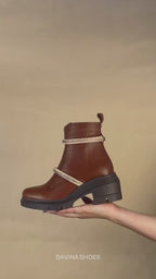 Bota de Mujer 81402 Piel Davina Café con Brillos y Tacón