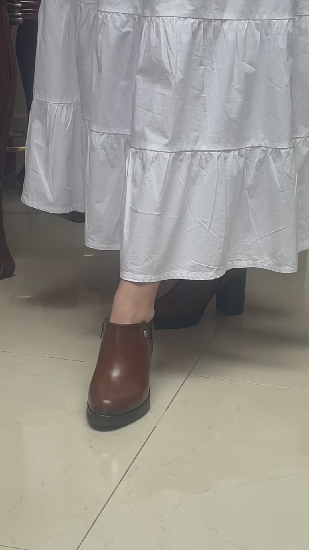 Bota de Mujer 90000 Davina Piel Shedrón con Tacón