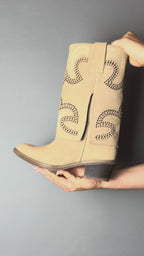 Bota Vaquera Mujer 96421 Gamuza Arena Faldón
