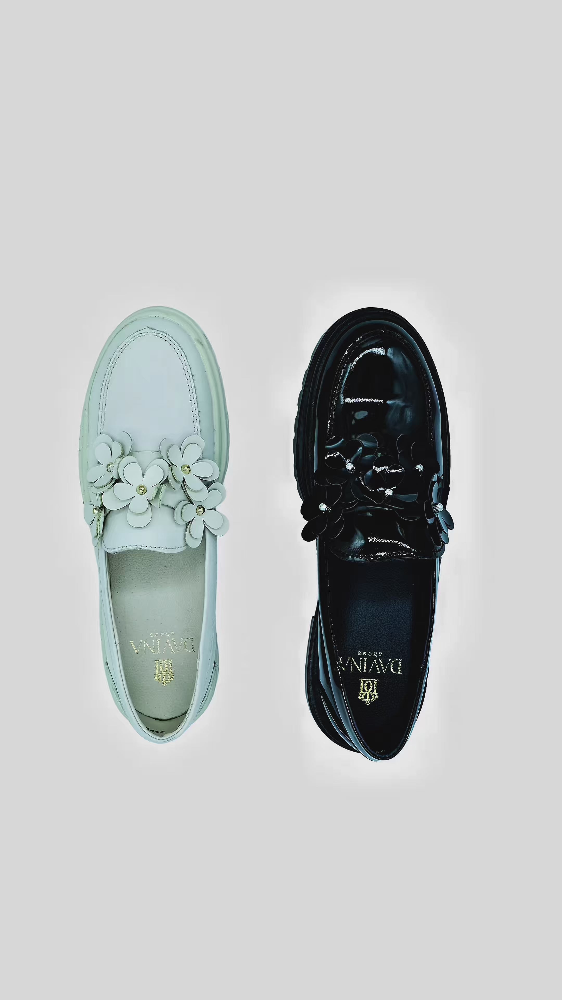 Mocasín de Mujer 9978 Piel Marfil con Flores